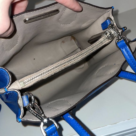 MICHAEL KORS Mercer Electric Blue Pebbled Leather Medium Messenger Bag & Wallet - Picture 9 of 15